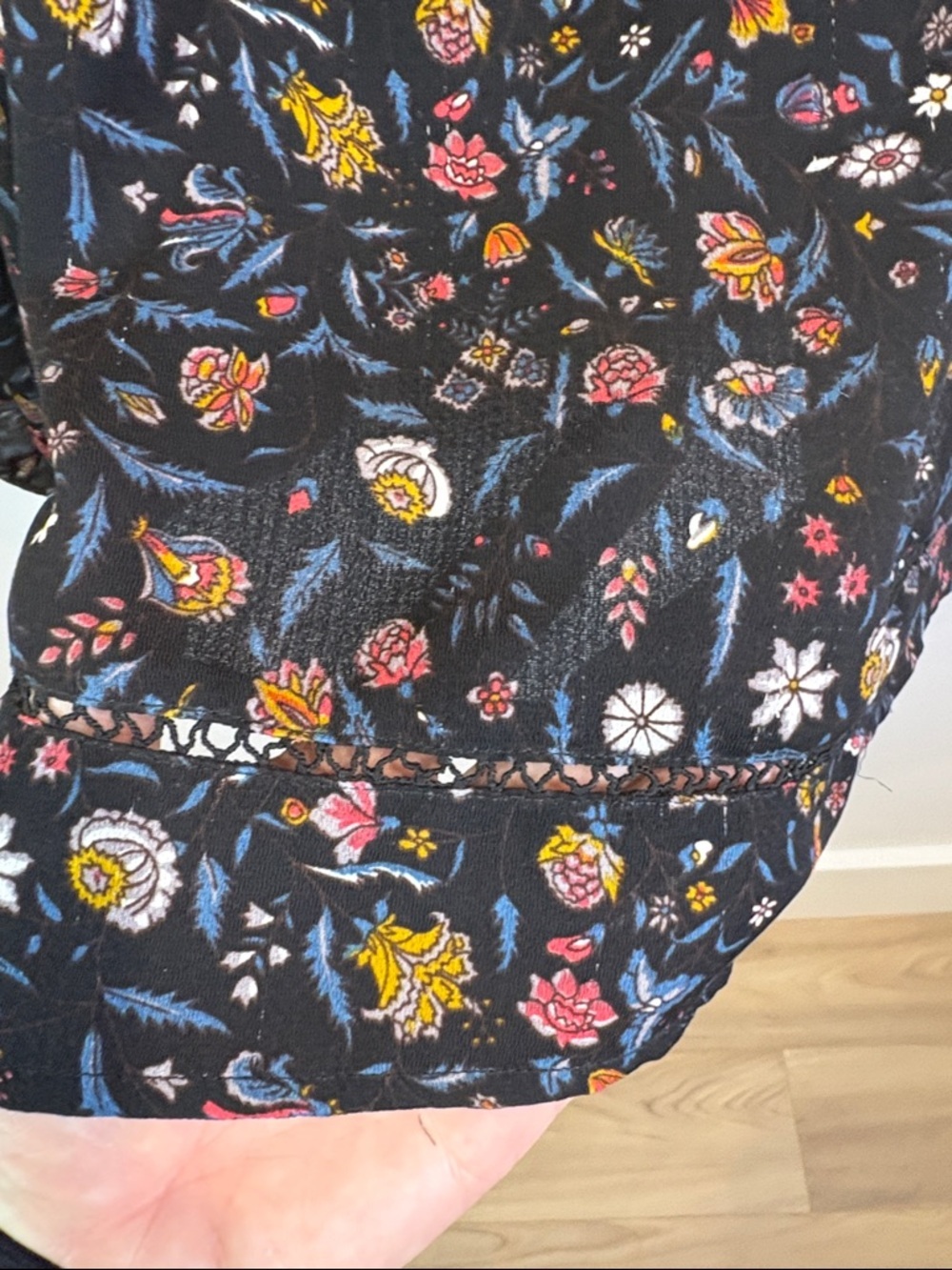 Current Air Pleated Floral Long-Sleeve Blouse - Black Floral size M - Picture 5 of 7